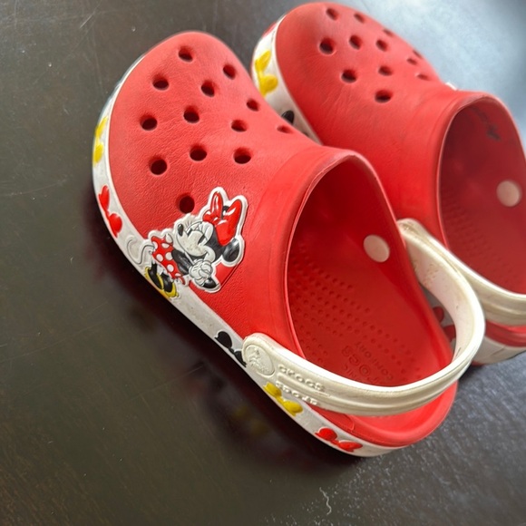 CROCS Kids Red Minnie Mouse Sandals - Picture 3 of 4